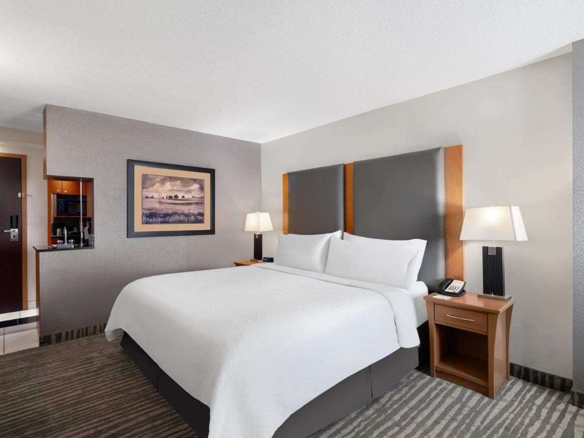Holiday Inn Calgary Airport By Ihg Exterior foto