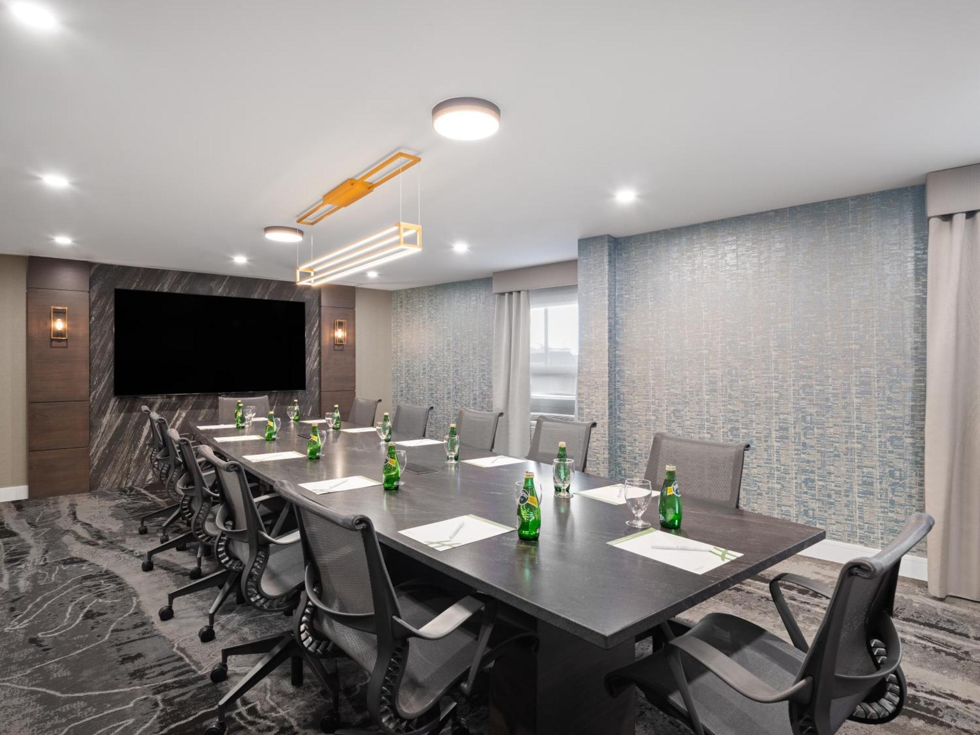 Holiday Inn Calgary Airport By Ihg Exterior foto